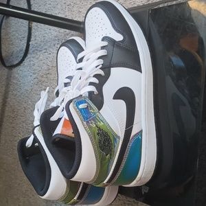 Nike Jordan 1 mid heat reactive